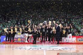 佳夫：作为后卫单场比赛进俩球不常见；沃尔特马德是顶级前锋